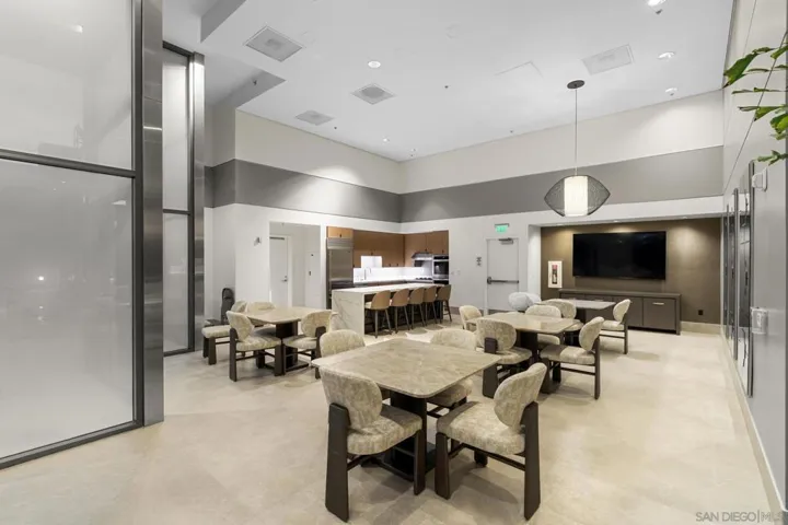 645 Front 1409, San Diego, California 92101