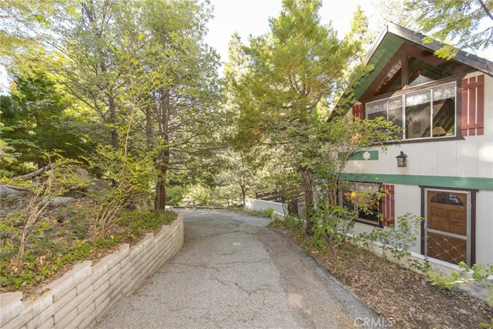 271 Fremont Road, Lake Arrowhead, California 92352