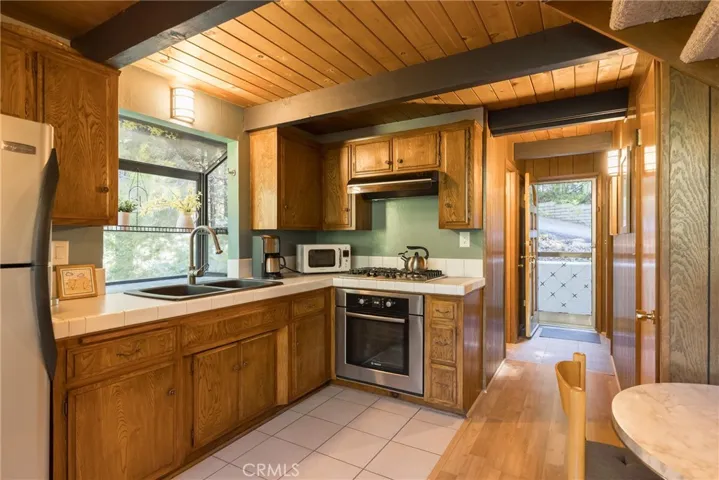 271 Fremont Road, Lake Arrowhead, California 92352
