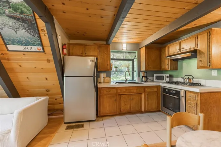 271 Fremont Road, Lake Arrowhead, California 92352