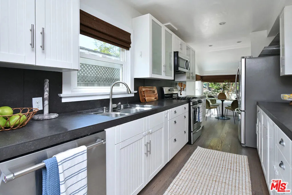 4176 Klump Avenue, Studio City, California 91602 — photo 5