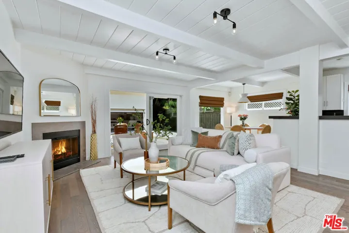 4176 Klump Avenue, Studio City, California 91602