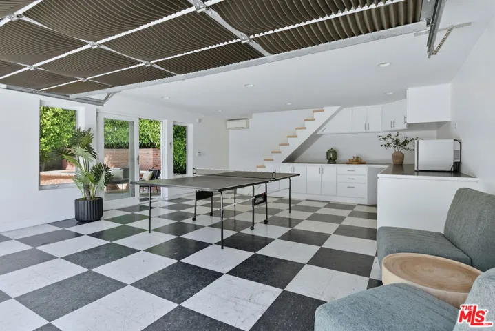 4176 Klump Avenue, Studio City, California 91602
