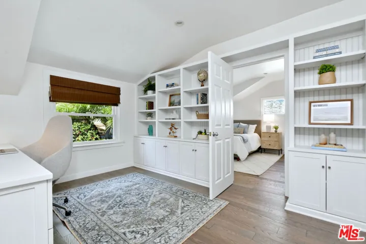 4176 Klump Avenue, Studio City, California 91602