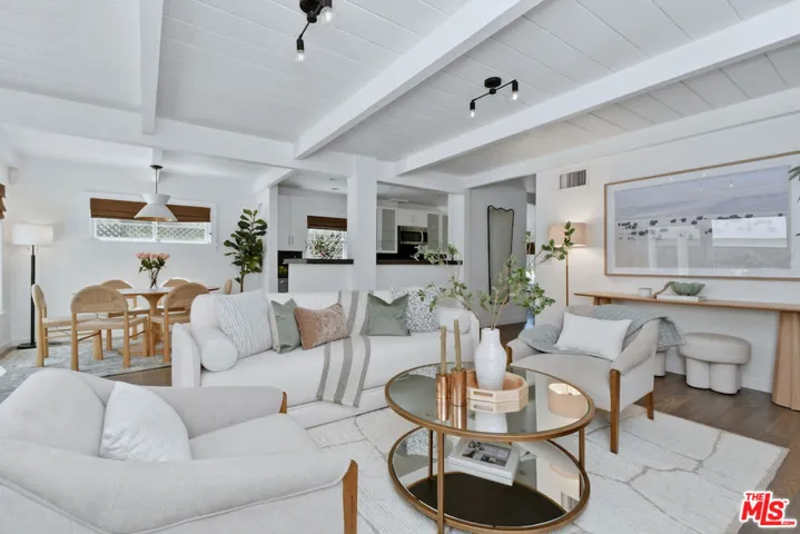 4176 Klump Avenue, Studio City, California 91602
