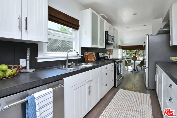 4176 Klump Avenue, Studio City, California 91602