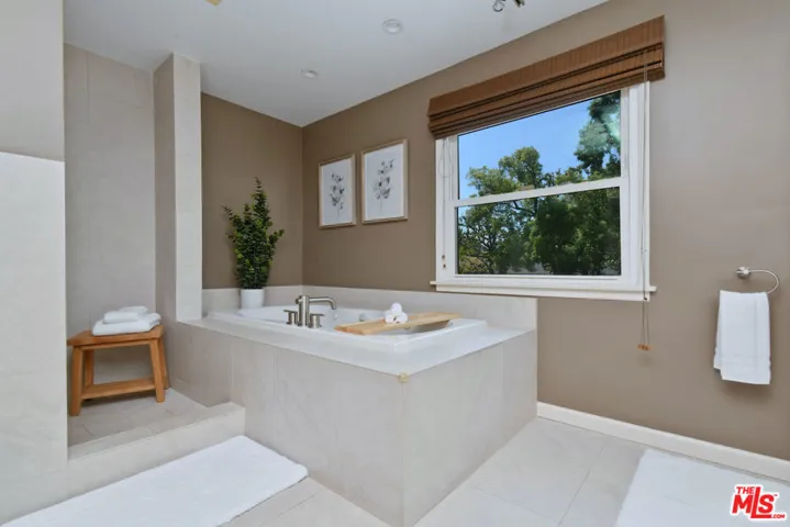 4176 Klump Avenue, Studio City, California 91602