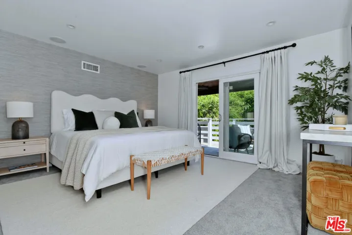 4176 Klump Avenue, Studio City, California 91602