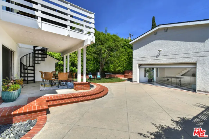 4176 Klump Avenue, Studio City, California 91602