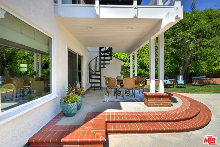 4176 Klump Avenue, Studio City, California 91602