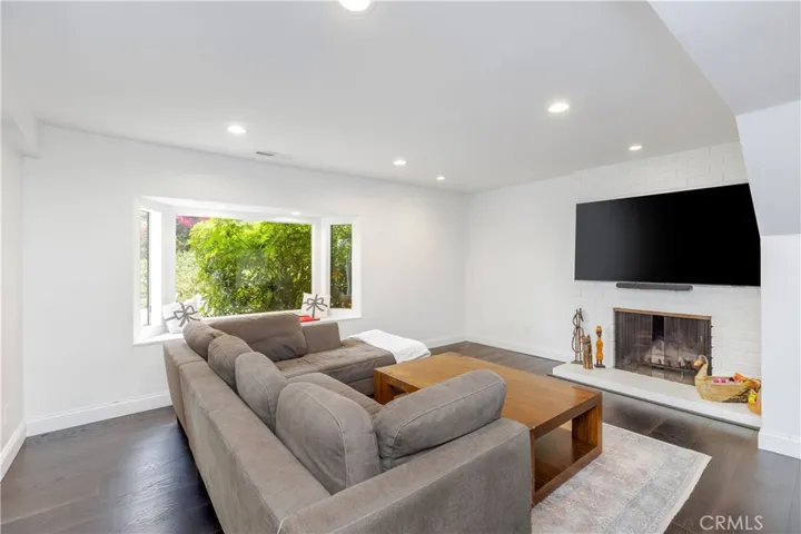 21809 Martinez, Woodland Hills, California 91364