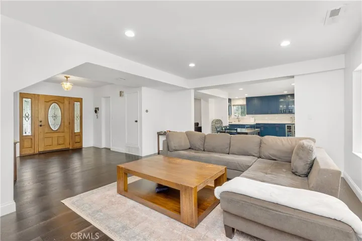 21809 Martinez, Woodland Hills, California 91364