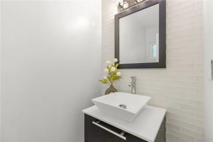 21809 Martinez, Woodland Hills, California 91364