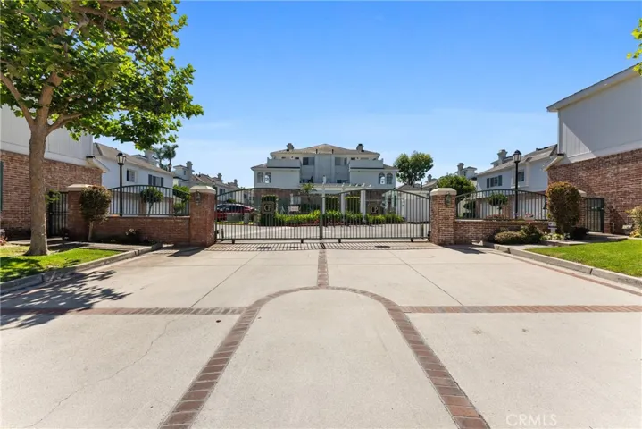 Low monthly HOA in Cathedral Pointe.