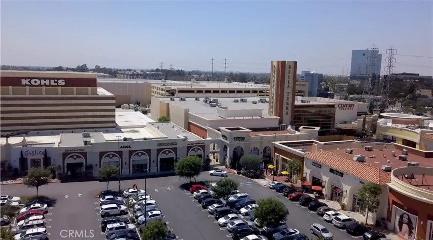 Close to the shops and entertainment at Bella Terra!