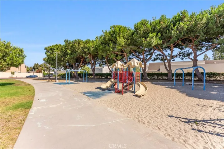 Enjoy the nearby park!