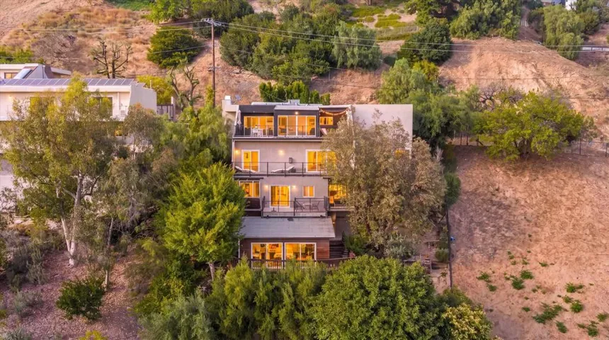 3866 Alta Mesa Drive, Studio City, California 91604