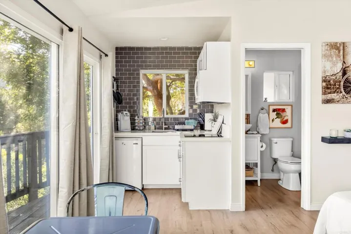 3866 Alta Mesa Drive, Studio City, California 91604