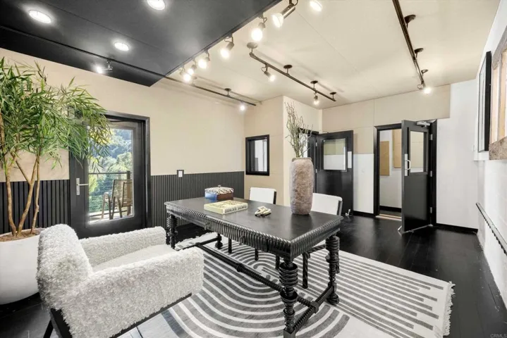 3866 Alta Mesa Drive, Studio City, California 91604
