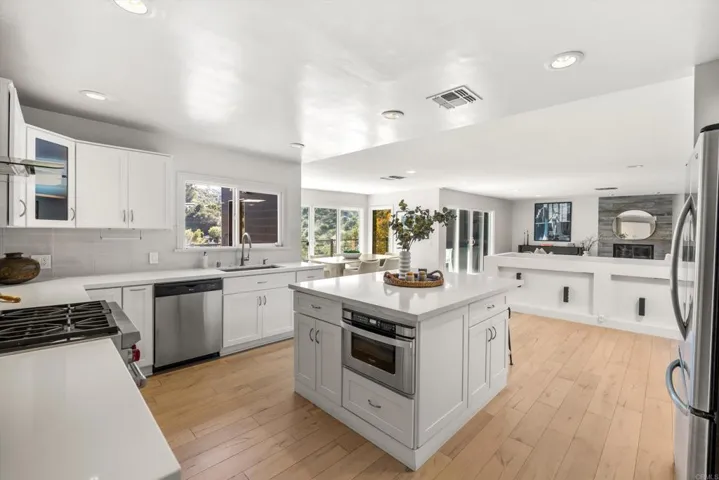 3866 Alta Mesa Drive, Studio City, California 91604