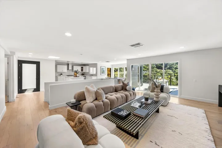 3866 Alta Mesa Drive, Studio City, California 91604