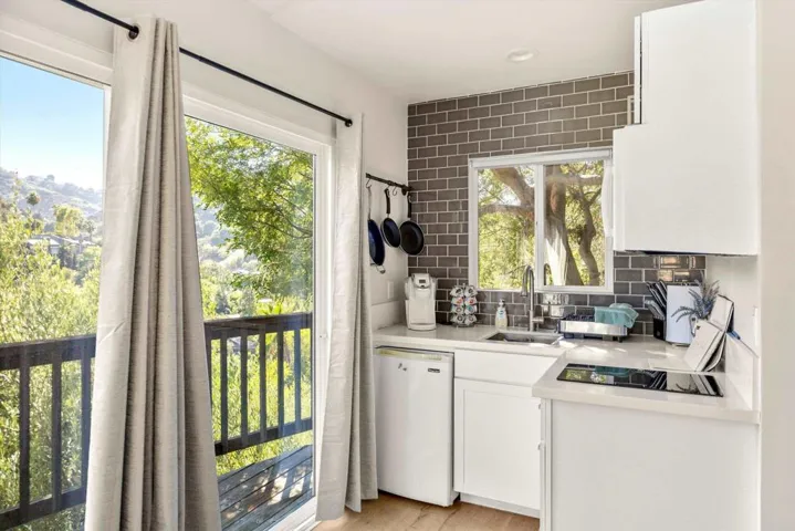 3866 Alta Mesa Drive, Studio City, California 91604