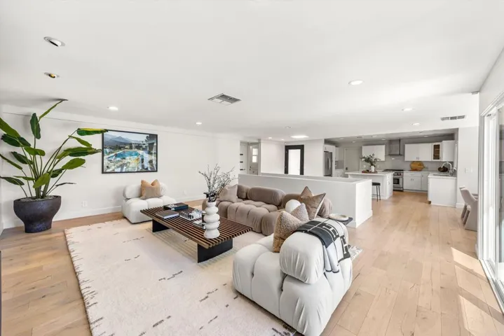 3866 Alta Mesa Drive, Studio City, California 91604