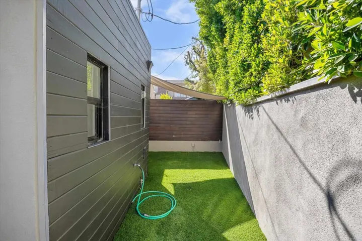 3866 Alta Mesa Drive, Studio City, California 91604