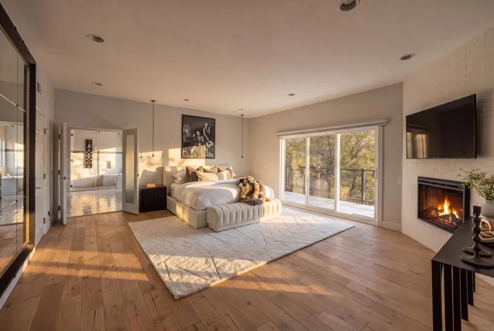 3866 Alta Mesa Drive, Studio City, California 91604