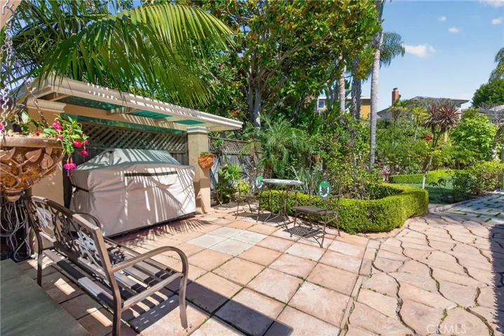 Covered pool area and BBQ area