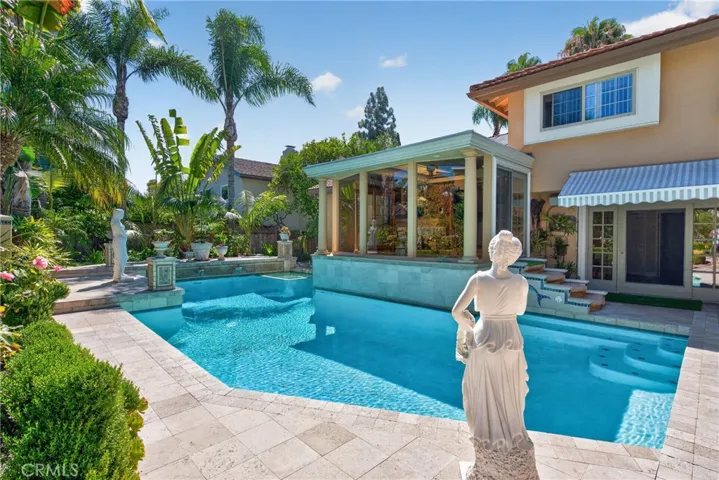 Oversized Beautiful Pool, roomy spa and 3 decorative waterfalls in pool.