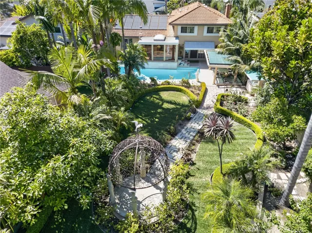 huge back yard garden organic sanctuary/refuge filled exquisite, lush and vibrant plants and flowers