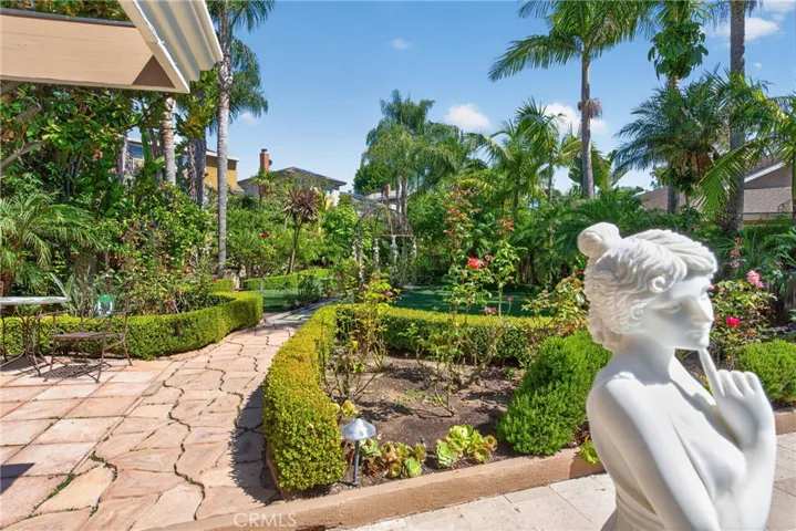 Huge back yard garden organic sanctuary/refuge filled exquisite, lush and vibrant plants and flowers