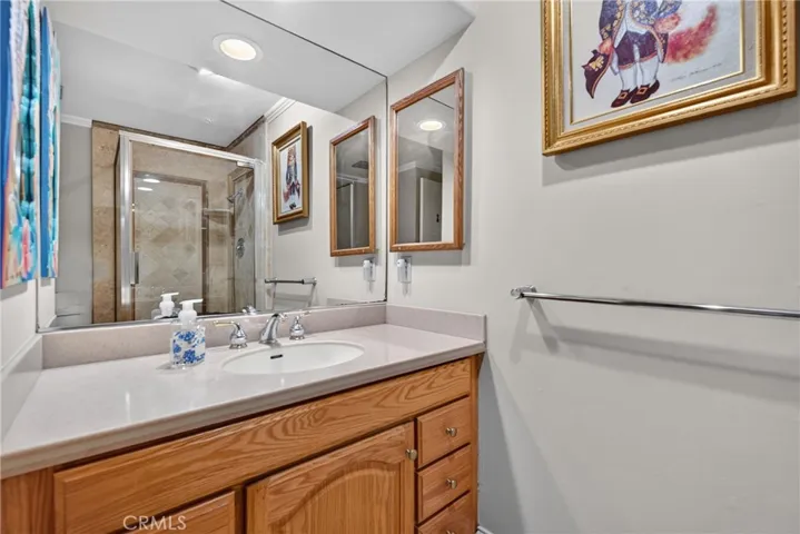 1 bedroom, 1 bathroom downstairs