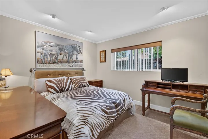 1 bedroom, 1 bathroom downstairs