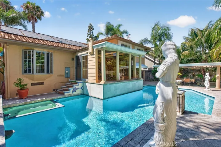 Oversized Beautiful Pool, roomy spa and 3 decorative waterfalls in pool.