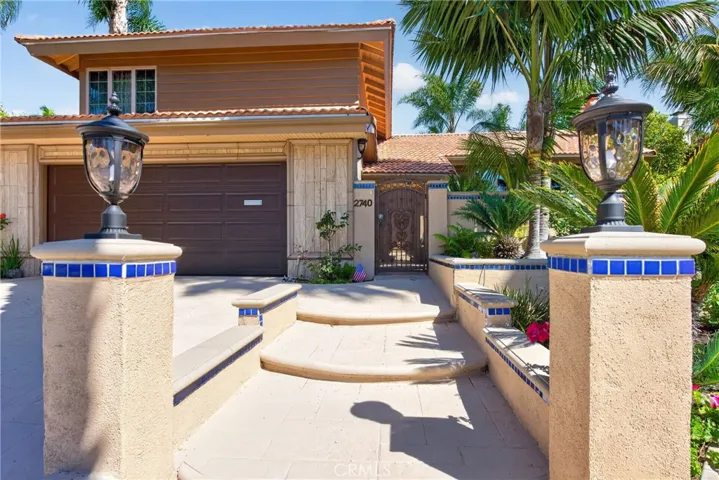Beautiful pillared entry