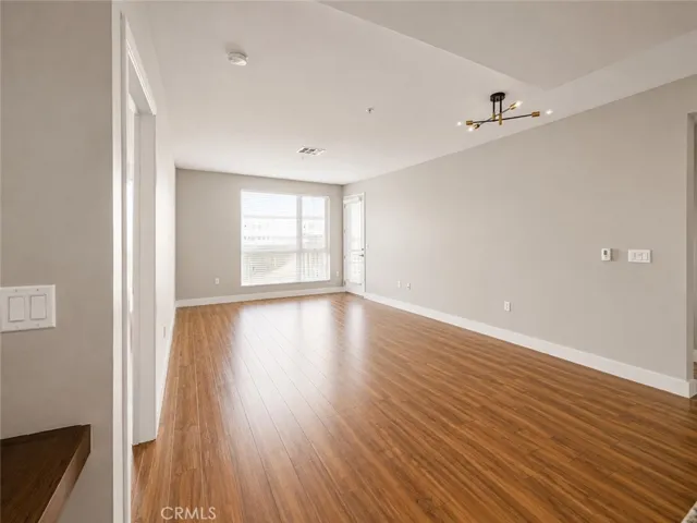 21301 Erwin Street 322, Woodland Hills, California 91367