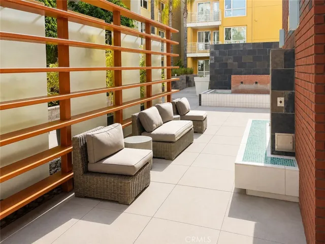 21301 Erwin Street 322, Woodland Hills, California 91367