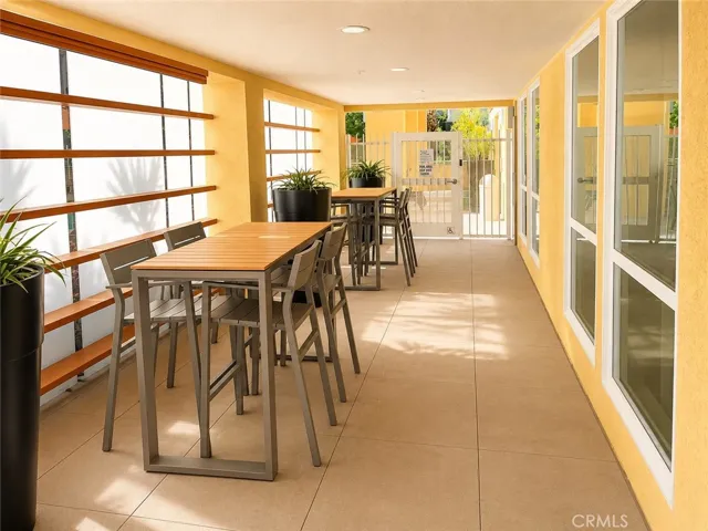 21301 Erwin Street 322, Woodland Hills, California 91367