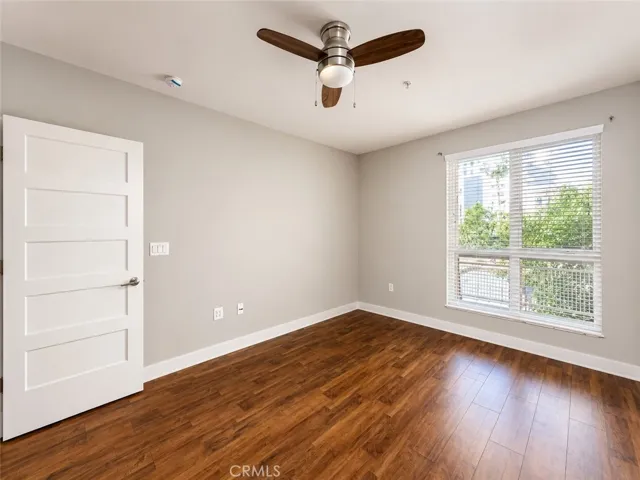 21301 Erwin Street 322, Woodland Hills, California 91367