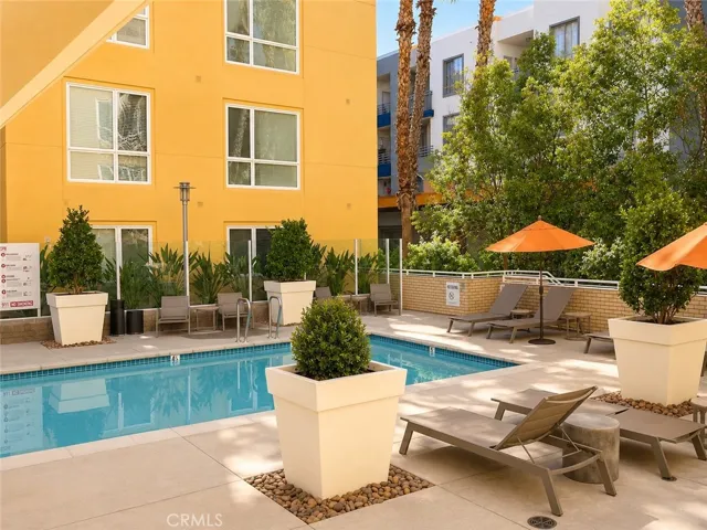 21301 Erwin Street 322, Woodland Hills, California 91367