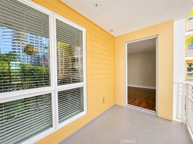 21301 Erwin Street 322, Woodland Hills, California 91367