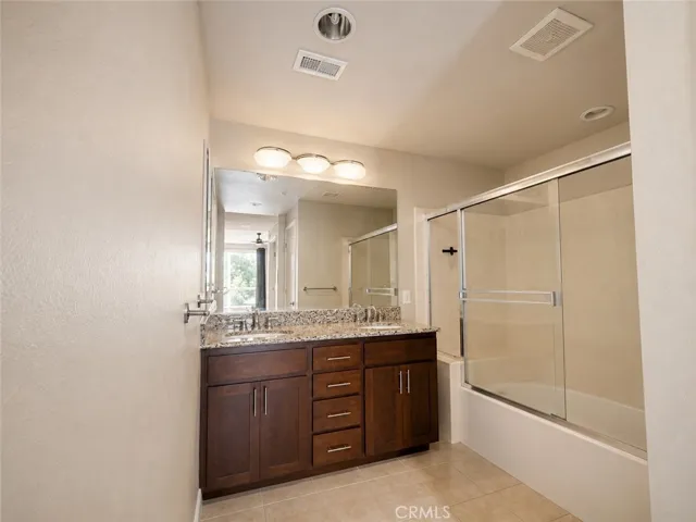 21301 Erwin Street 322, Woodland Hills, California 91367