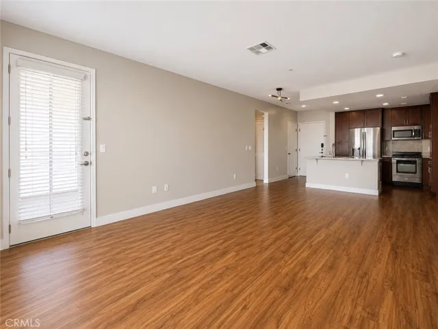 21301 Erwin Street 322, Woodland Hills, California 91367