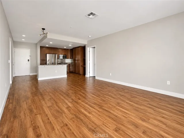 21301 Erwin Street 322, Woodland Hills, California 91367