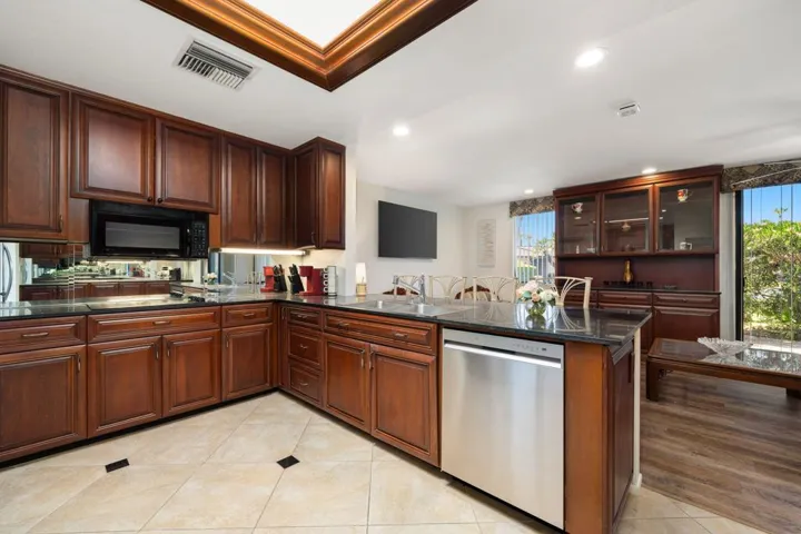 25-web-or-mls-CMColumbia_OPMG_0825_025