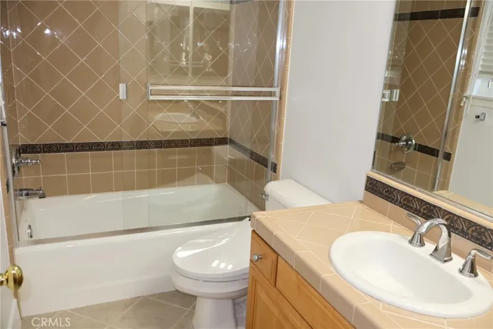 2nd bedroom bathroom