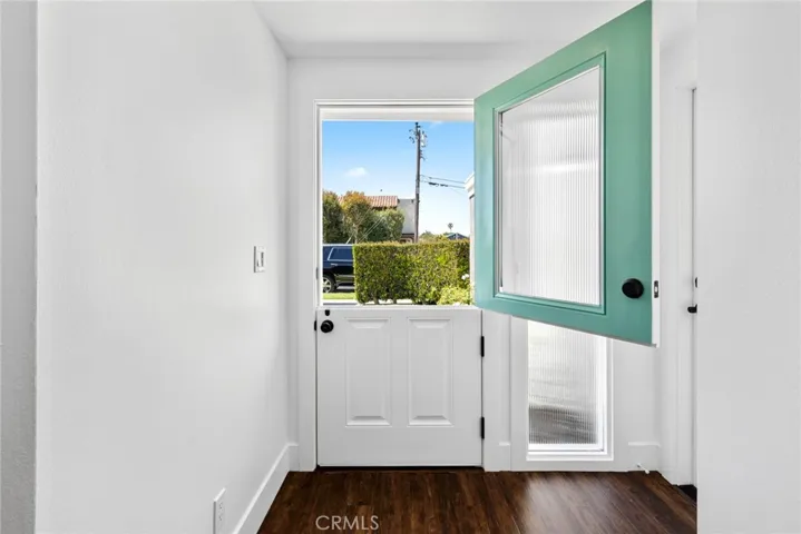 384 16th Place A, Costa Mesa, California 92627