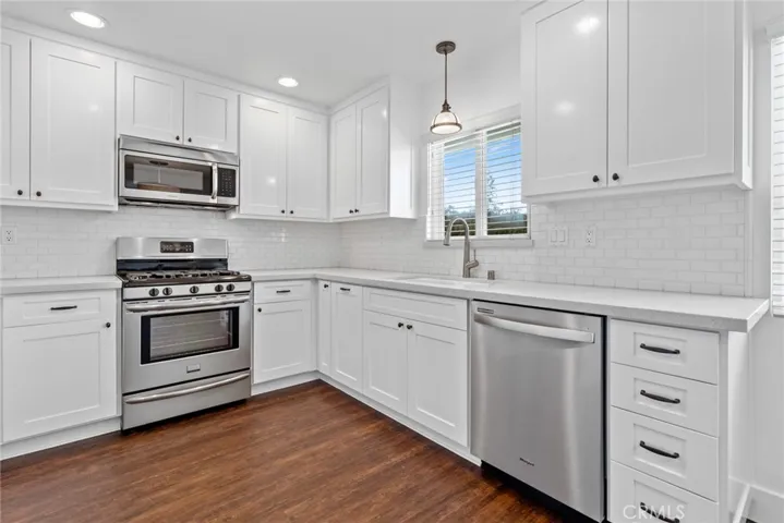384 16th Place A, Costa Mesa, California 92627